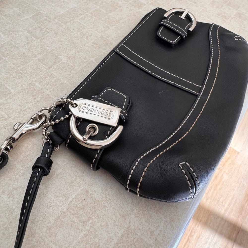 2000s Vintage Coach Buckle Wristlet in Black Leather